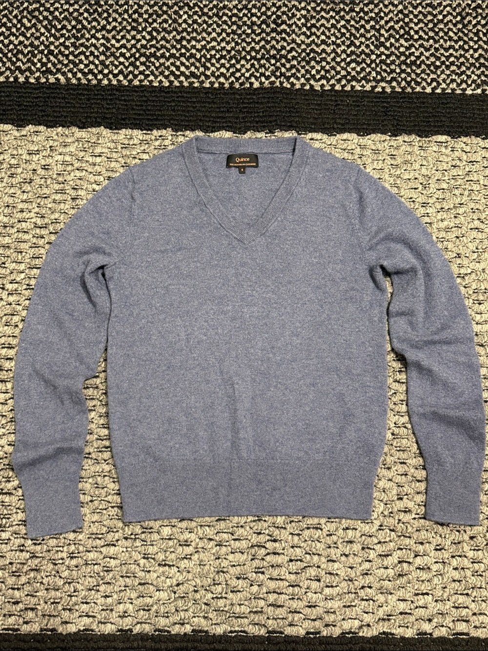 Quince Mongolian Cashmere V-Neck Sweater Women’s Sz S Minimalist Classic